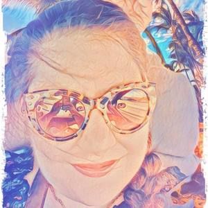 Meet your Posher, Esra